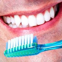 Fácil higiene porque podrás cepillar tus dientes con normalidad y colocar los alineadores limpios